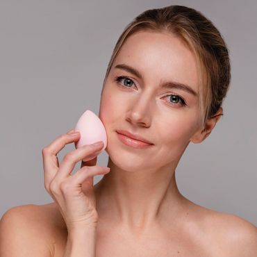 Wie reinigt man einen Make-up-Schwamm? Welche Produkte sollte man verwenden?