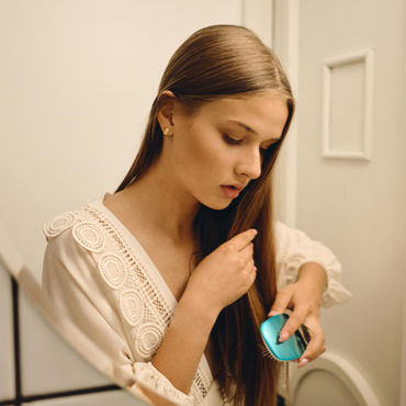 Wie pflegt man glatte Haare?