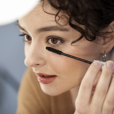 Wie trägt man Wimperntusche auf? Schritt-für-Schritt-Anleitung